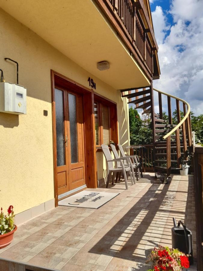 Harmonia Vendeghaz 100 Meterre Az Igali Gyogyfuerdotol Apartman Kültér fotó