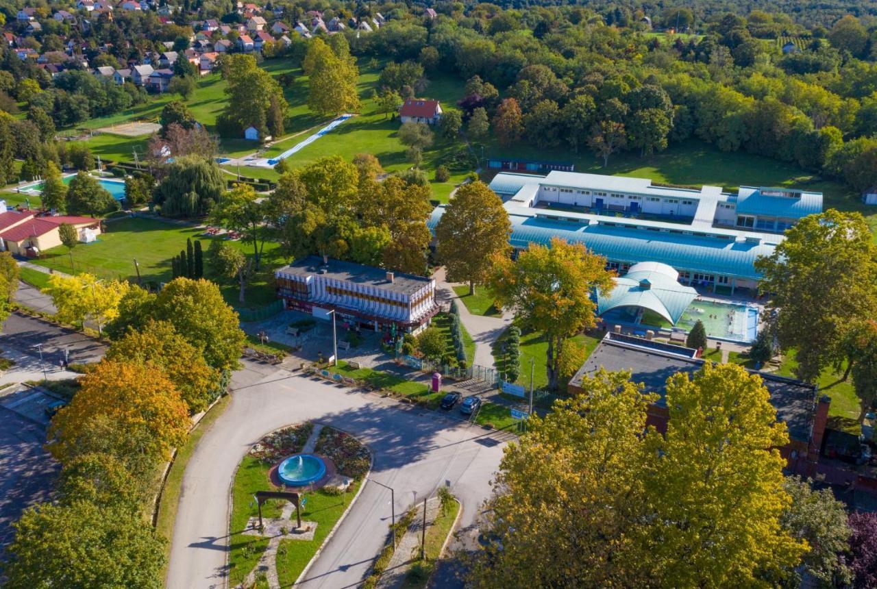 Harmonia Vendeghaz 100 Meterre Az Igali Gyogyfuerdotol Apartman Kültér fotó